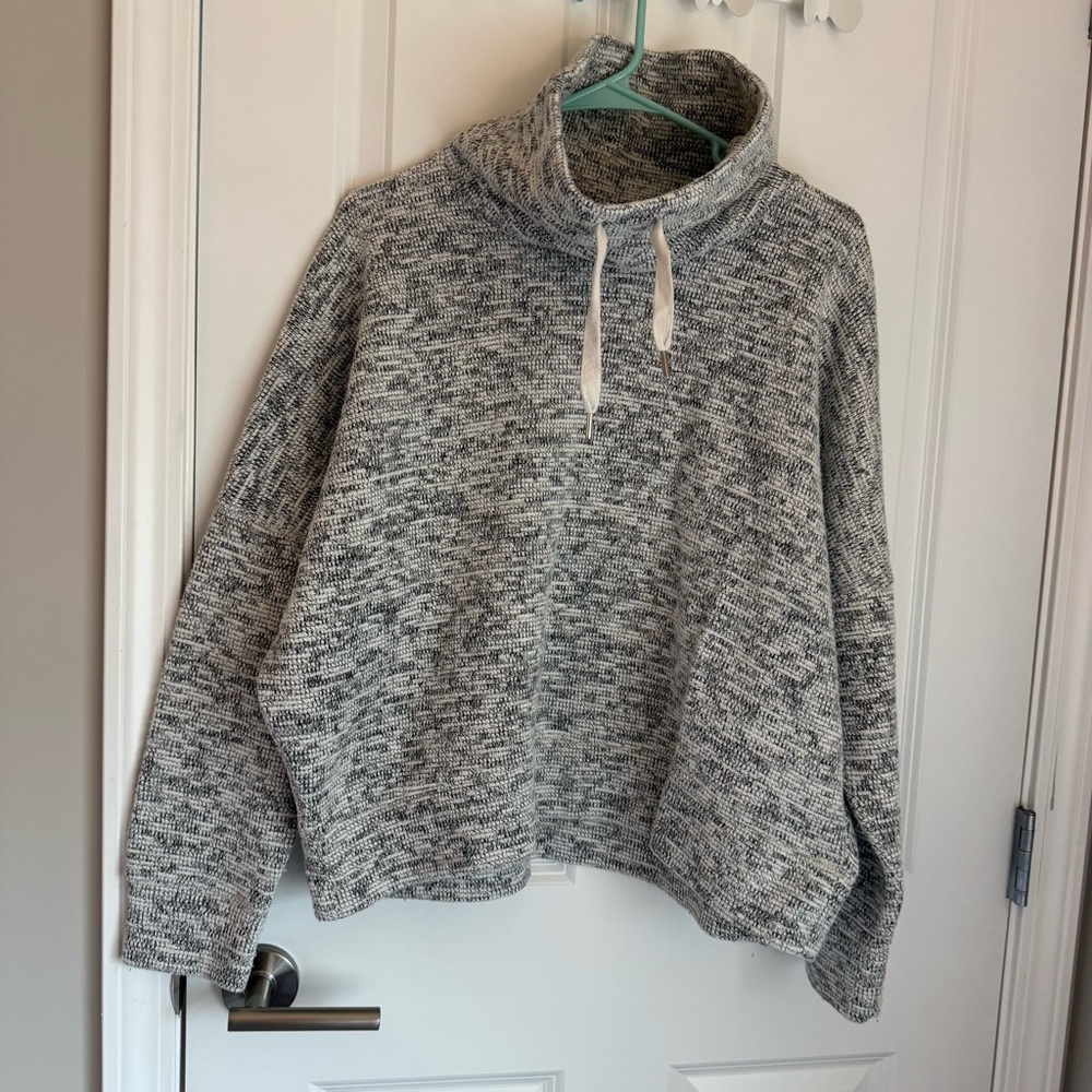 Banana Republic Black/White Marled Knit Sweater. Oversized. Thick. Medium. Used.
